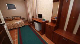 Гостиница Guest House Svetoch Феодосия Трехместный номер с собственной ванной комнатой-15