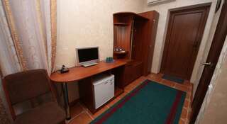 Гостиница Guest House Svetoch Феодосия Трехместный номер с собственной ванной комнатой-13